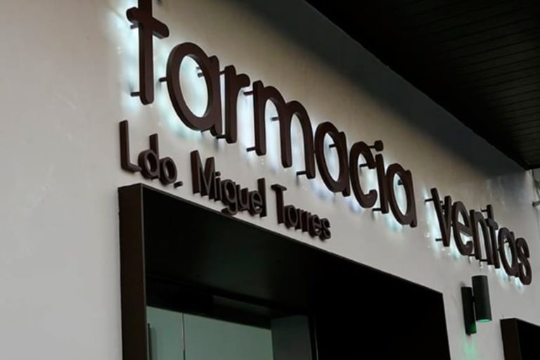 Cómo dar un toque elegante a tu negocio con letras luminosas